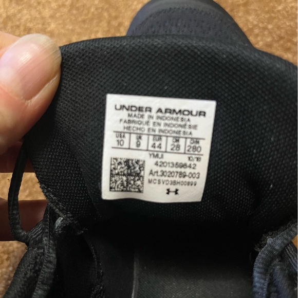 EUC Under Armour running shoes. Size 10 - Picture 5 of 5